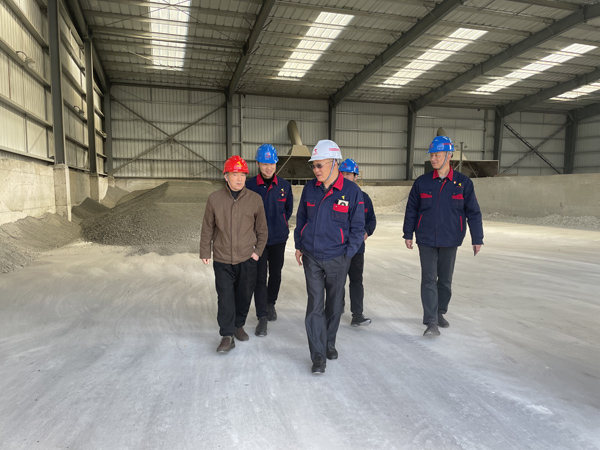 股份公司黨委委員、副總經(jīng)理劉道昆到建材公司調研