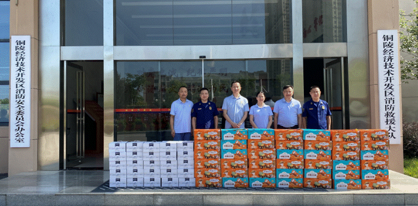 公司到經(jīng)開(kāi)區消防大隊及經(jīng)開(kāi)區公安分局開(kāi)展高溫慰問(wèn)