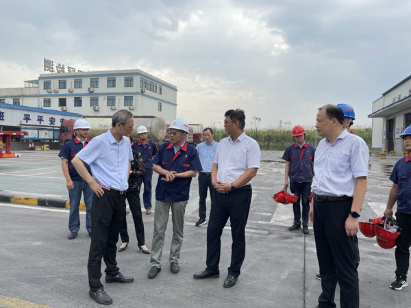 省生態(tài)環(huán)境廳副廳長(cháng)到建材公司調研