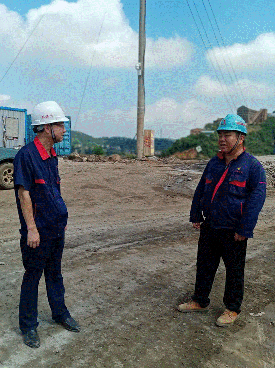 公司黨委書(shū)記到金磊項目部開(kāi)展工作調研 公司黨委書(shū)記到金磊項目部開(kāi)展工作調研