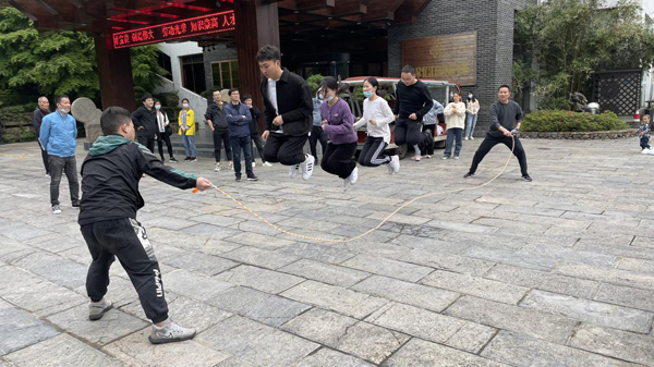 建材公司開(kāi)展“五四”青年節活動(dòng) 建材公司開(kāi)展“五四”青年節活動(dòng)