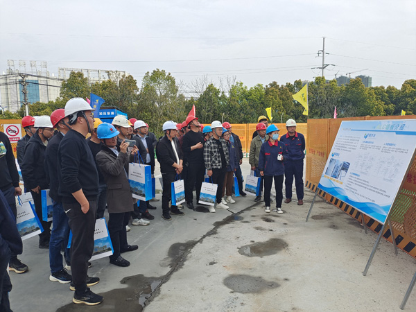 經(jīng)開(kāi)區多家單位觀(guān)摩銅箔三期項目 經(jīng)開(kāi)區多家單位觀(guān)摩銅箔三期項目