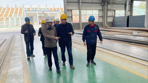 銅陵學(xué)院機械工程學(xué)院院長(cháng)一行到公司參觀(guān)交流 銅陵學(xué)院機械工程學(xué)院院長(cháng)一行到公司參觀(guān)交流