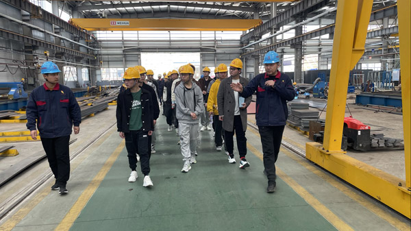 銅陵學(xué)院機械工程學(xué)院院長(cháng)一行到公司參觀(guān)交流 銅陵學(xué)院機械工程學(xué)院院長(cháng)一行到公司參觀(guān)交流
