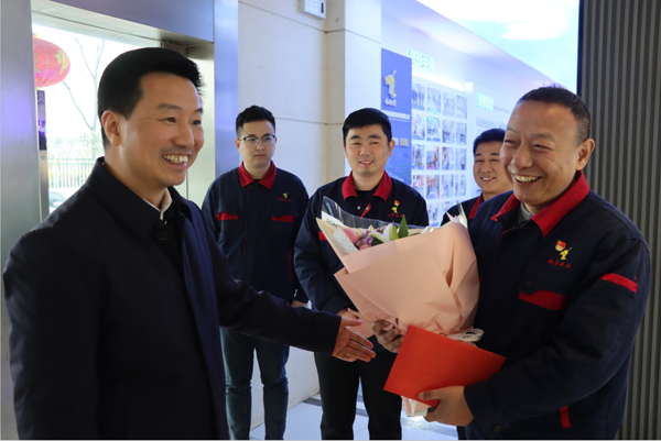 何田慰問(wèn)公司省級創(chuàng )新團隊 何田慰問(wèn)公司省級創(chuàng )新團隊