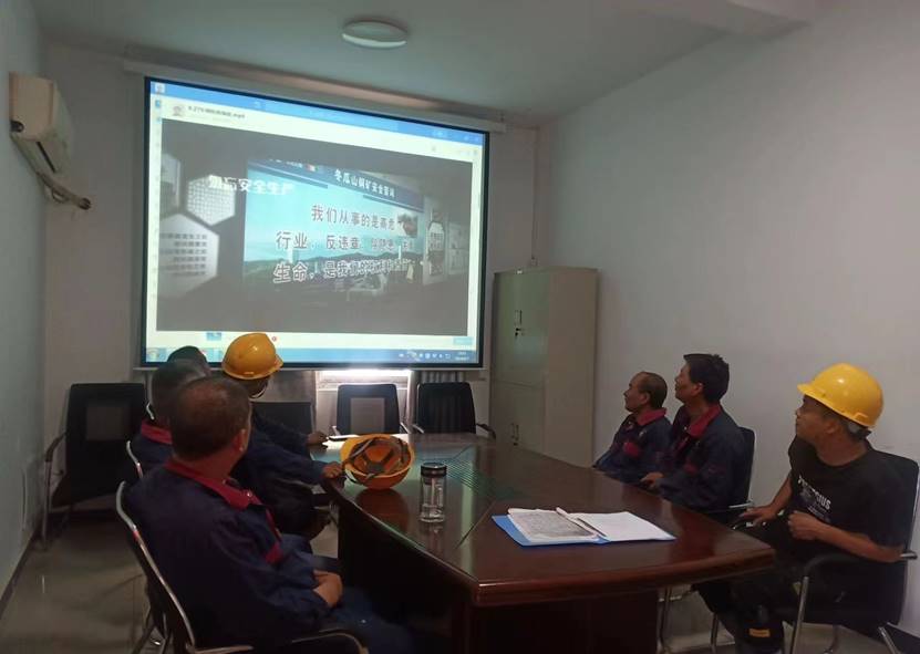 商品混凝土公司開(kāi)展“安全生產(chǎn)月”活動(dòng) 商品混凝土公司開(kāi)展“安全生產(chǎn)月”活動(dòng)